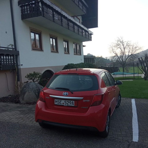 Toyota Yaris Hybrid 1.5 Automatic like new, red, 2016