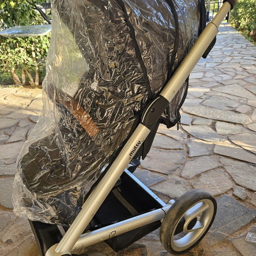 Mutsy i2 Baby Stroller like new with extras