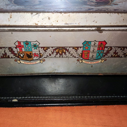 King George V Queen Mary collectible tin used, metal
