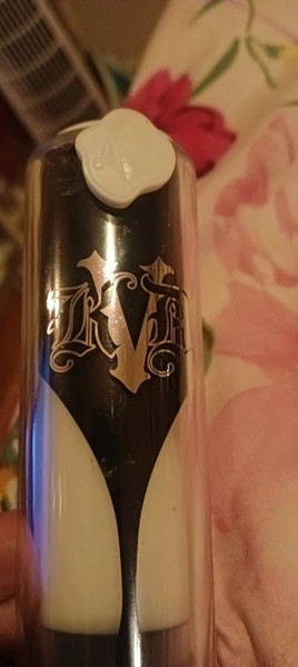 овлажняващ грунд kat von d