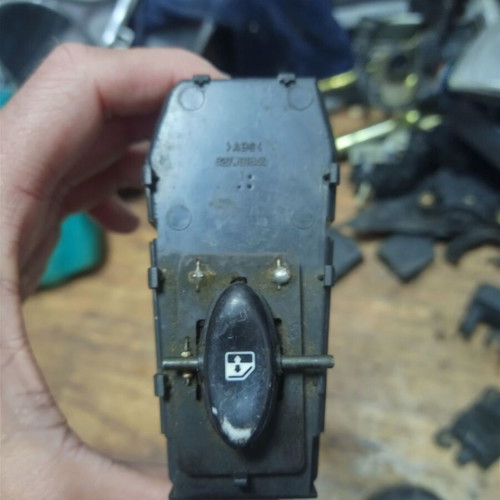 Window button for Hyundai Coupe used, 93580-27000