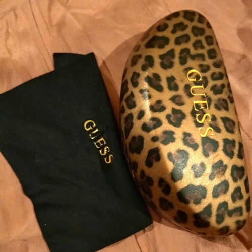 Guess hard large glasses case like new, brown and gold
