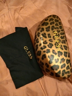 Guess hard large glasses case like new, brown and gold