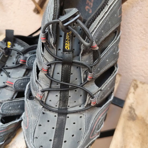 Hi-Tec M-D Traction outdoor caged sandals size 42, grey