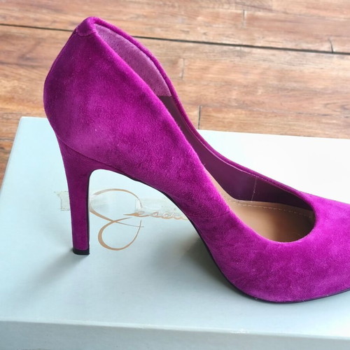 Jessica Simpson fuchsia pumps size 38.5 like new