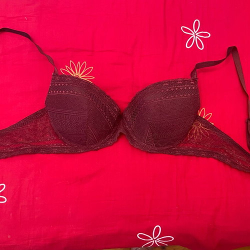 Bra 85 C like new, red
