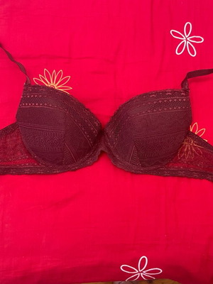 Bra 85 C like new, red