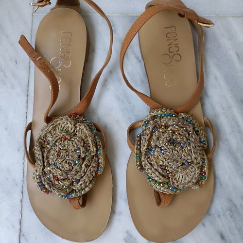 Feng Shoe sandals size 39 like new, beige