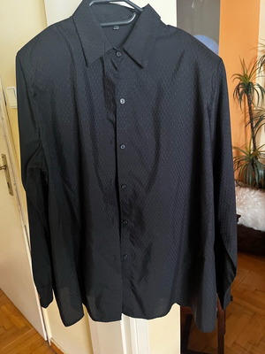Oversized black women's shirt new with embossed patterns