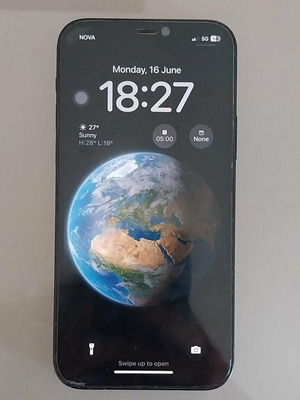 Iphone 12 64 GB like new with 7 cases and unused Privacy glass