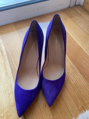 Mourtzi purple suede leather pumps new, size 38