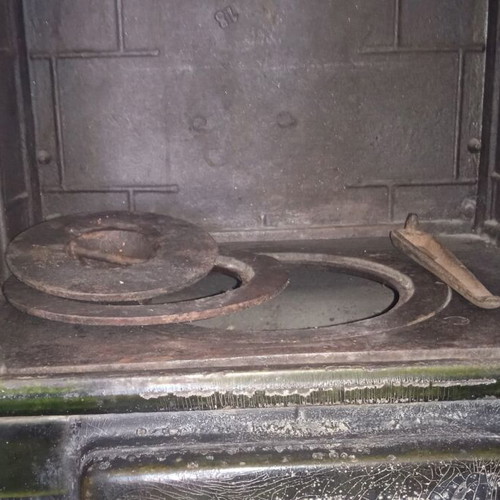 Cast iron stove used for briquettes and wood