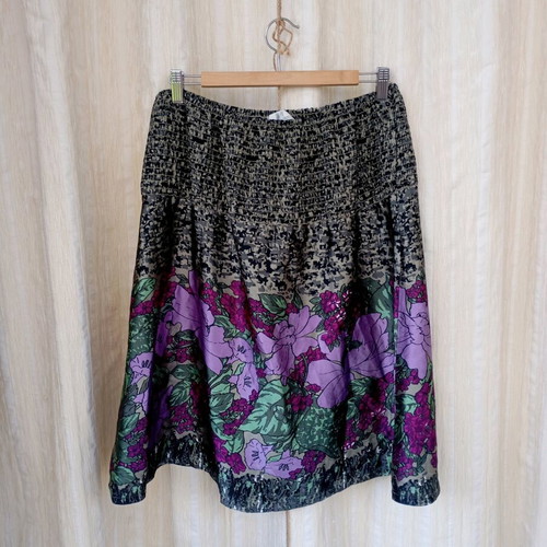 Satin dress with floral print like new, purple