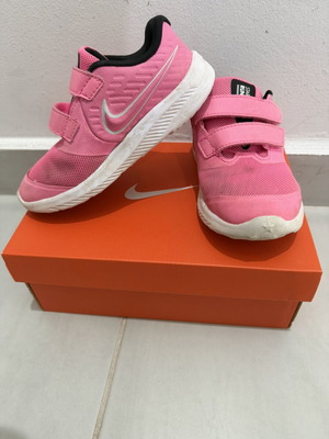Nike Star Runner kids' athletic shoes used, pink with white sole size 27