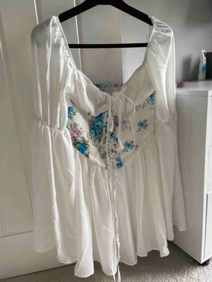 White airy dress with corset Shein like new, size M