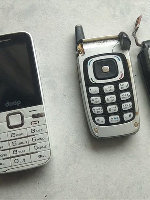 Mobile phones for collection or spare parts, pack of 2