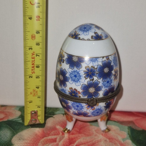 Limoge porcelain decorative egg like new, collectible