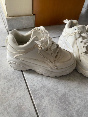 White athletic shoes with double sole used, size 37