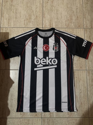 Besiktas jersey medium like new, authentic