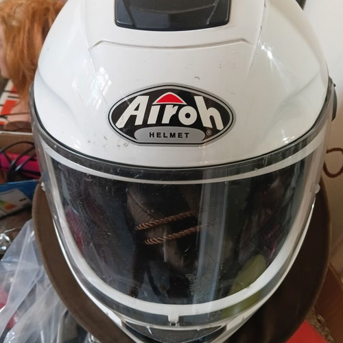 Airoh Rides helmet XL size, like new