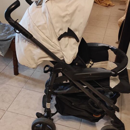 Baby stroller like new with unused Chicco rain cover