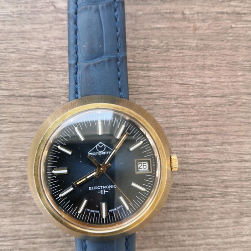 Electronic watch used from the 70s with blue dial 40mm and crown