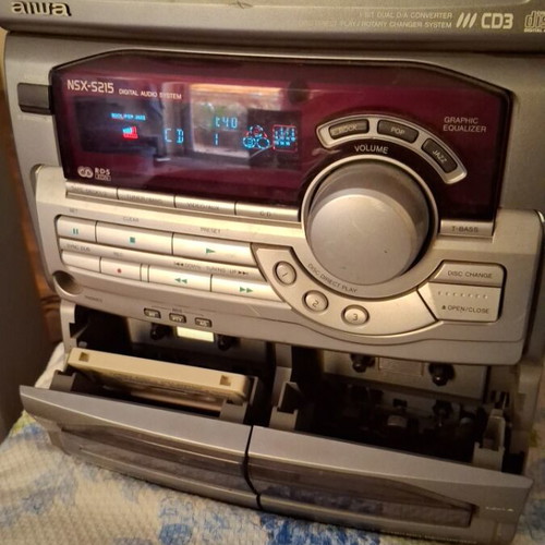 Aiwa NSX-NS215 stereo system used with 2 speakers, CD player, radio