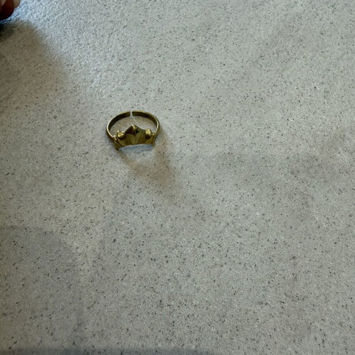 BreakaStone brass ring like new, gold color, OS