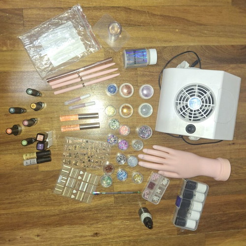 Professional nail kit like new with polymerization varnishes