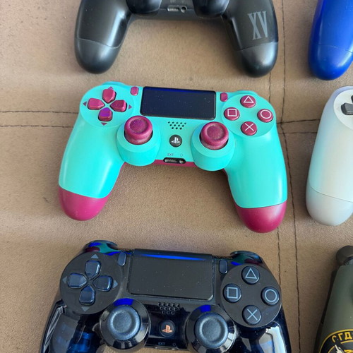 PlayStation 4 controller set used, 6 original controllers