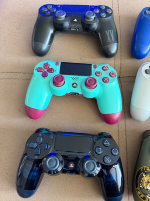 PlayStation 4 controller set used, 6 original controllers