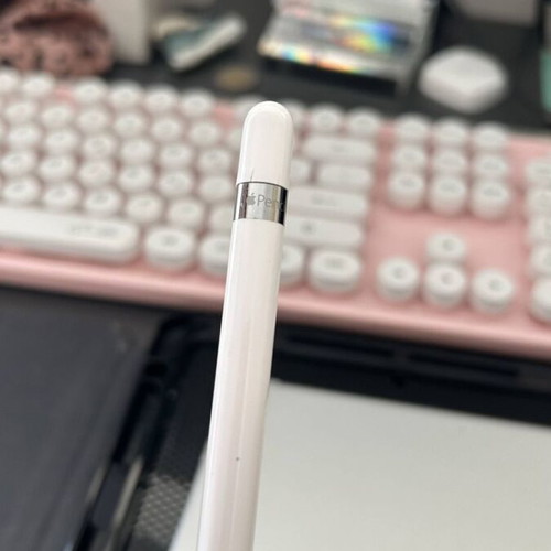 Apple iPad Pro 2017 10.5" like new with WiFi, case and Apple Pen