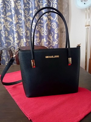 Michael Kors μαύρη χειρός τσάντα σαν καινούργια, δερματίνη