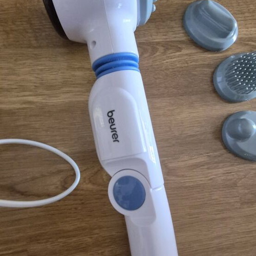 Massage device like new with 4 attachments and 3 functions