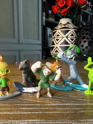 Διάφορες mini φιγούρες σαν καινούργιο, Disney, Pixar, Tom & Jerry, Minions, Χελωνονιντζάκια, Gormiti, Shrek