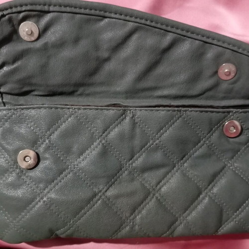 Shoulder bag used, grey leather with detachable chain