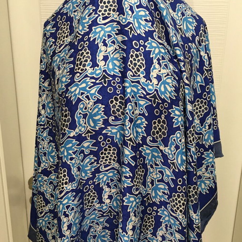Marja Kurki vintage silk scarf 115/115 cm like new, blue
