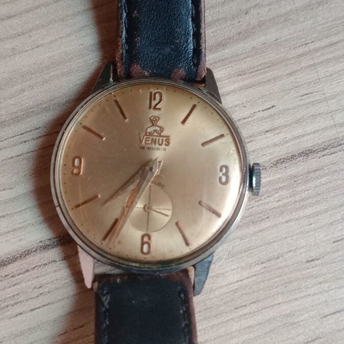 Venys wristwatch used, manual winding, works perfectly