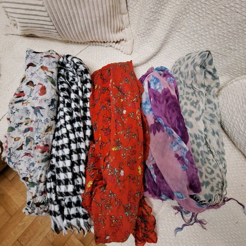 Scarves like new, pack of 5 colorful, fabric and wool