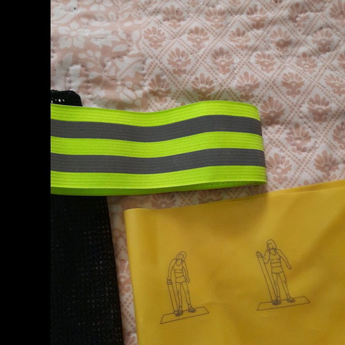 Fitness accessories like new, set with resistance bands, gloves and more