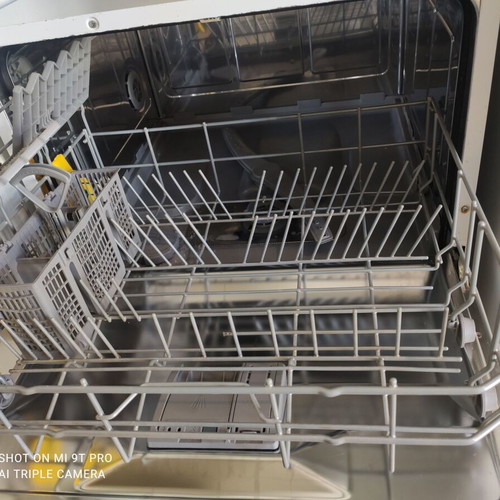 Pitsos dishwasher like new, ergonomic design for small spaces