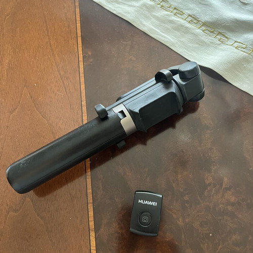 Huawei tripod with Bluetooth remote