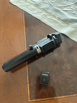 Huawei tripod with Bluetooth remote
