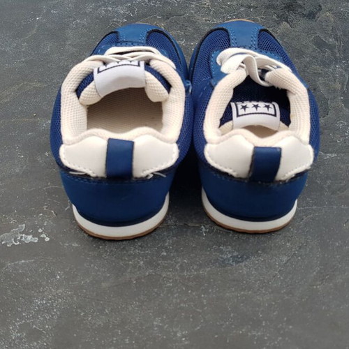 Children's shoes size 20-21 blue used with surface scuff