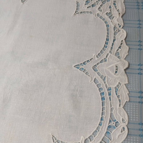 Cutwork linen tablecloth like new, 57 x 57 cm, handmade design