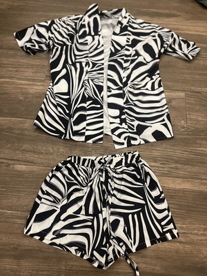 Zebra Print Set of 2 Shirt and Shorts like new, small/medium