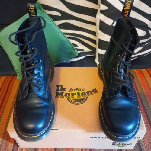Dr. Martens boots with box, size 39, black