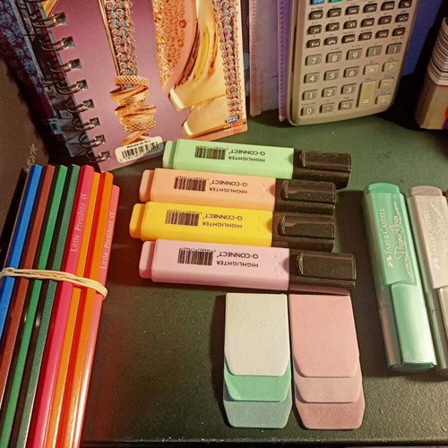 Office and school supplies set like new, over 35 pieces