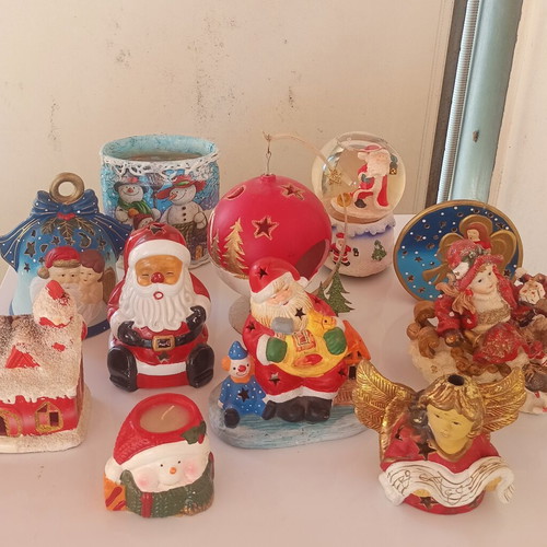 Christmas decoration set used, 11 pieces including music snow globe and ceramic candle holders