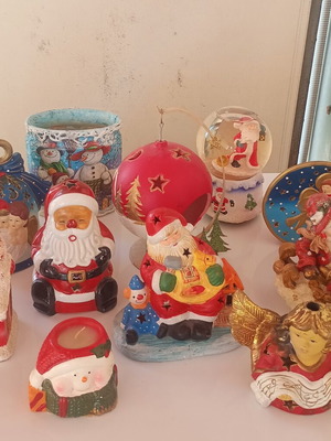 Christmas decoration set used, 11 pieces including music snow globe and ceramic candle holders